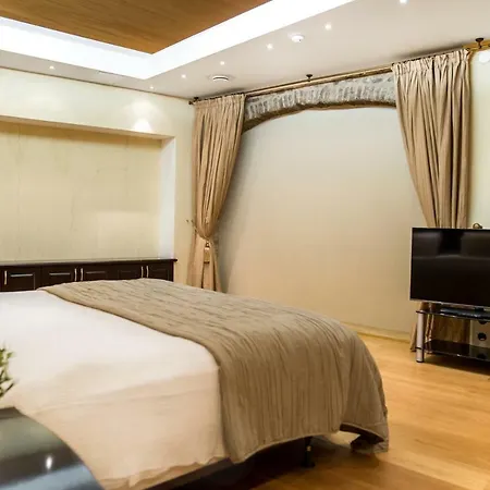The Old Town 100 By Urban Rent